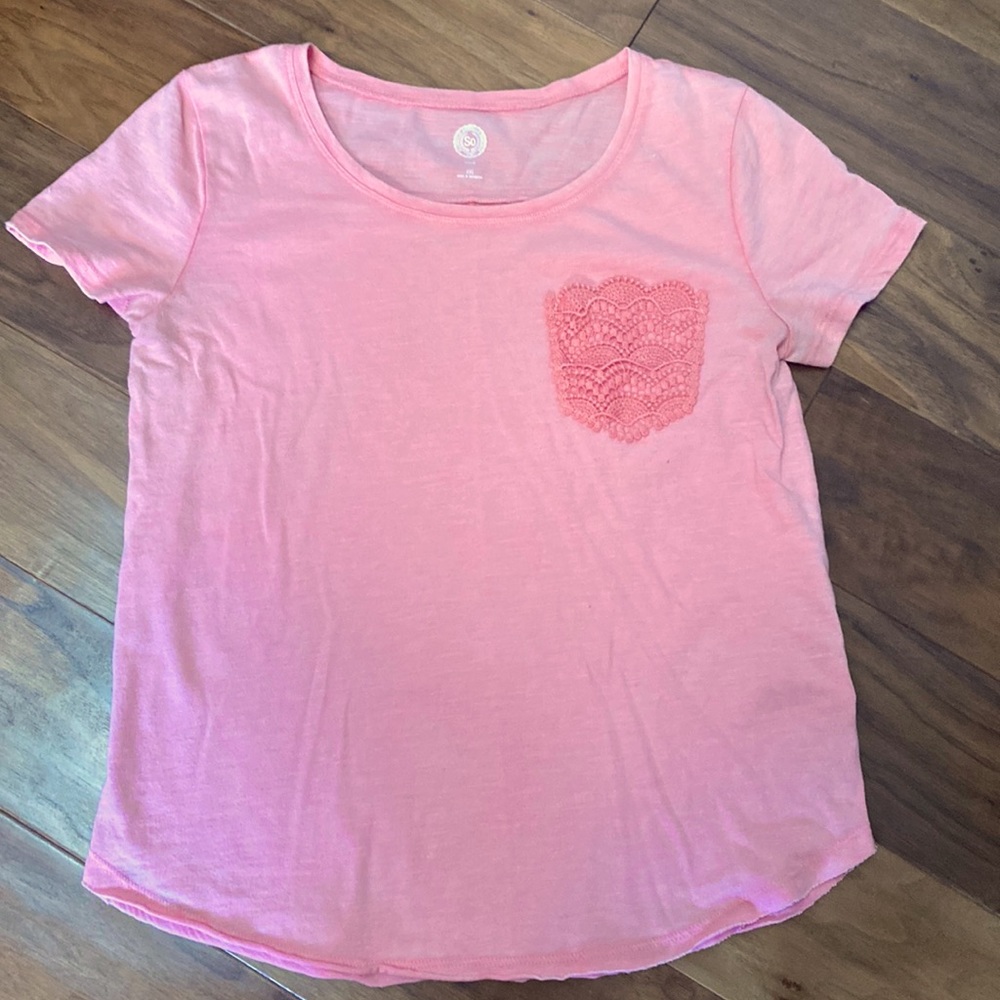 Cutest coral t-shirt with crochet pocket